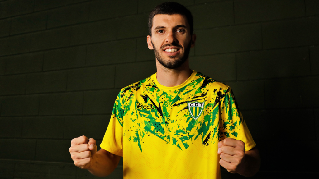  Luisinho é jogador do Tondela até 2024 - Jornal do Centro