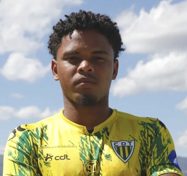  Central Lucas Mezenga chega ao Tondela por empréstimo do Botafogo - Jornal do Centro