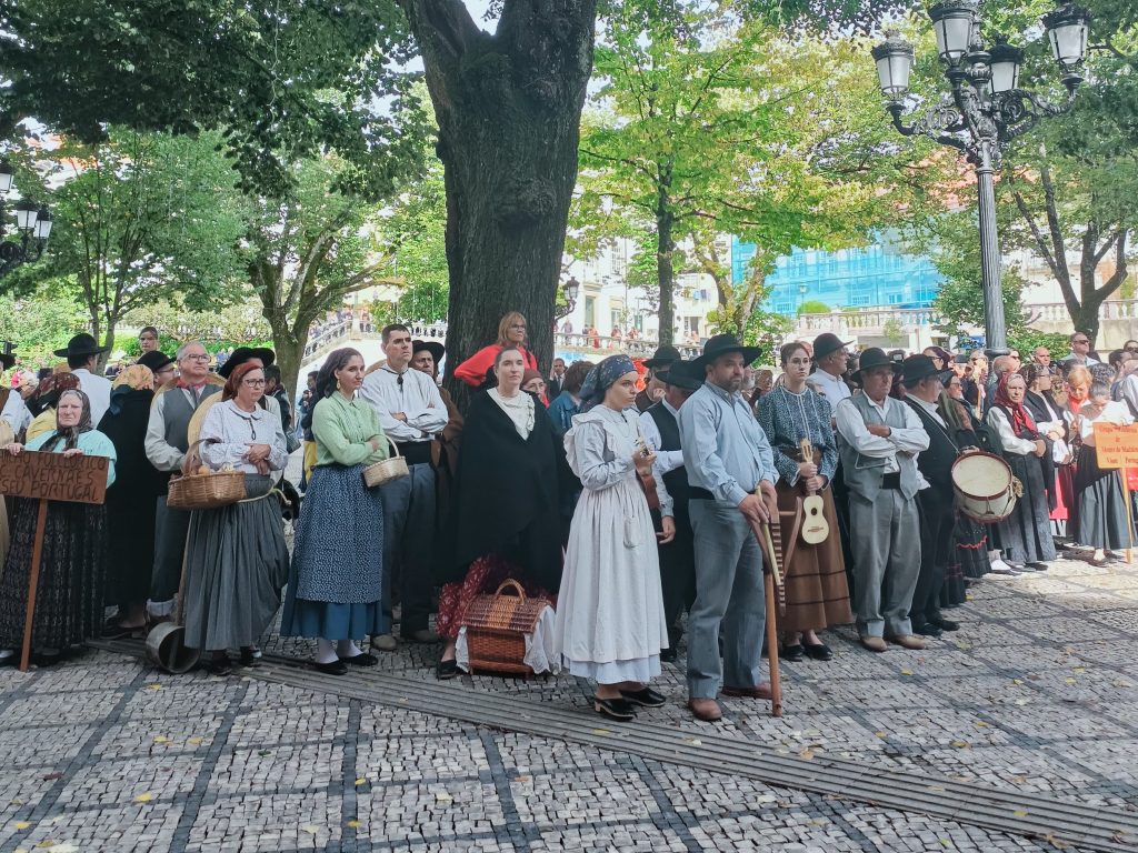  Viseu: Desfile etnográfico junta ranchos, bombos, bandas filarmónicas e fanfarras no feriado municipal - Jornal do Centro