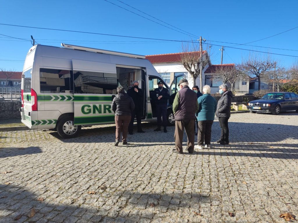  Posto móvel da GNR leva policiamento de proximidade às aldeias de Aguiar da Beira - Jornal do Centro