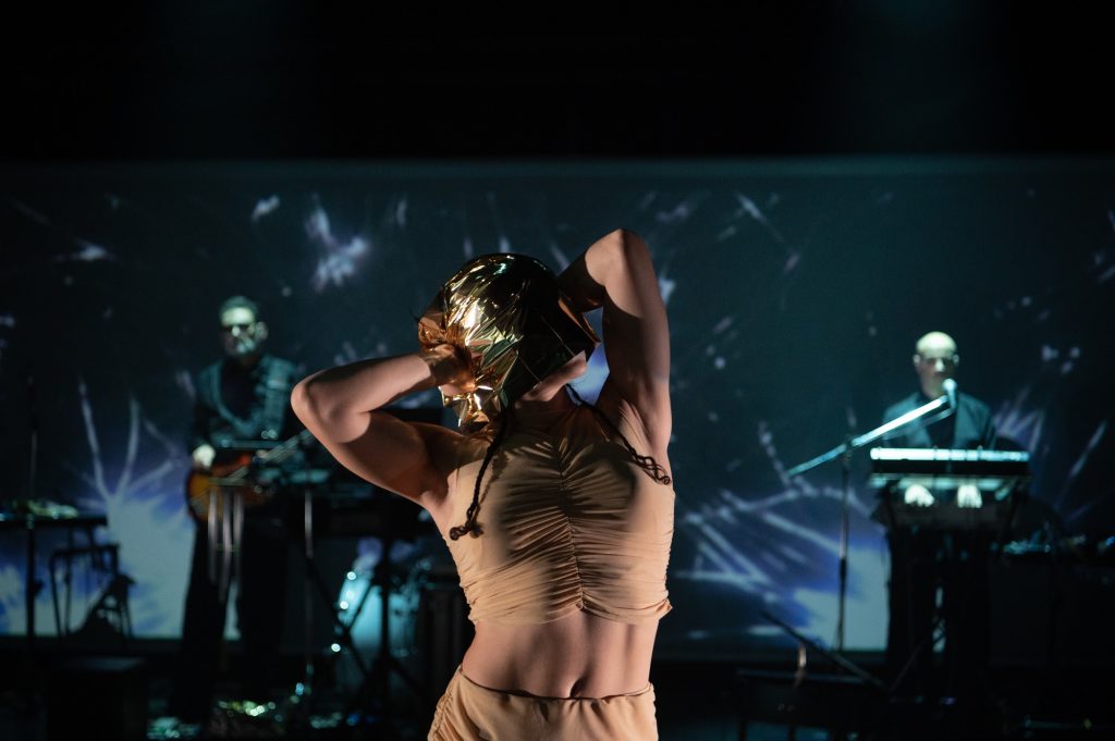  Concerto-performance ”Glimmer” funde natureza e tecnologia no Teatro Viriato - Jornal do Centro