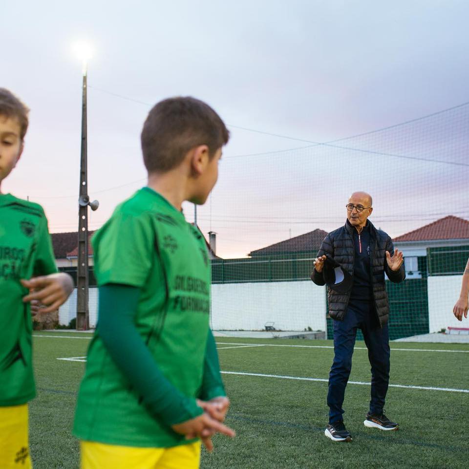  Professor Neca deu a tática no Silgueiros - Jornal do Centro