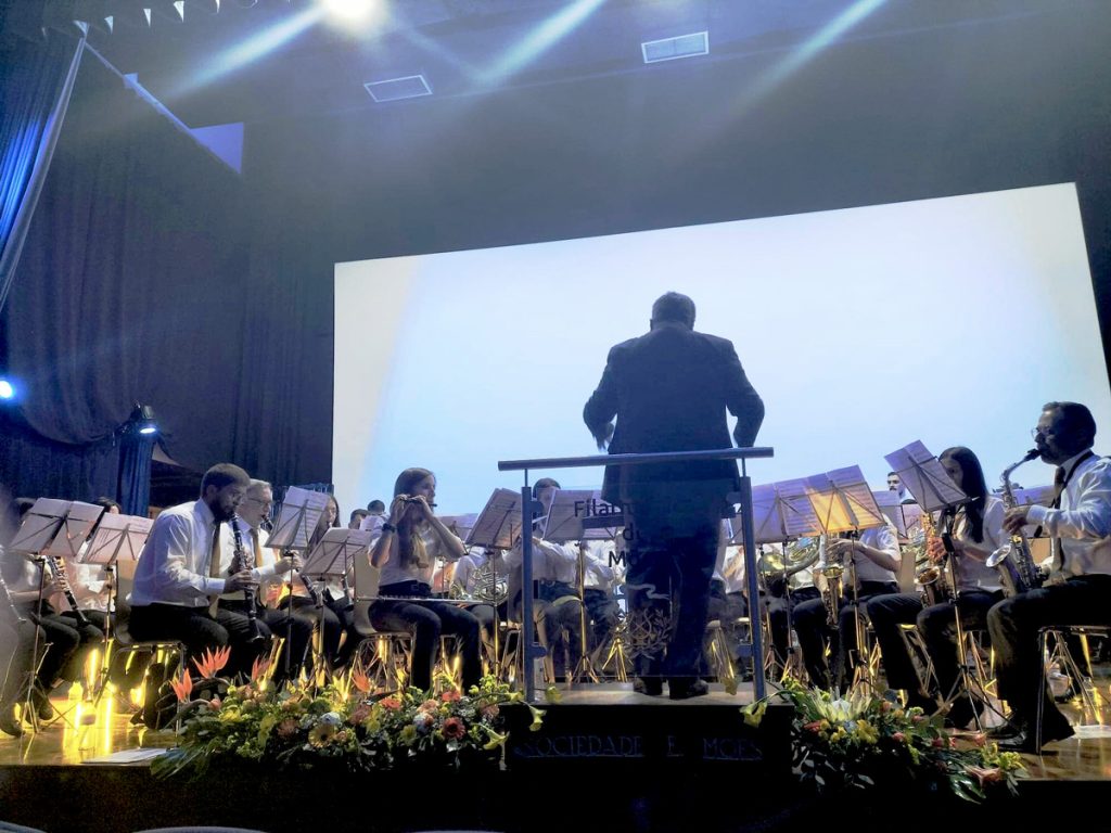  Banda de Mões (Castro Daire) em concerto com trompetista de sucesso na Inglaterra - Jornal do Centro