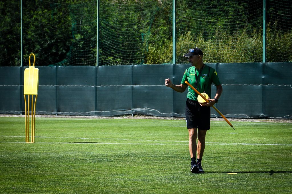  Treinador de Tondela admite “jogo difícil” em casa do Arouca - Jornal do Centro