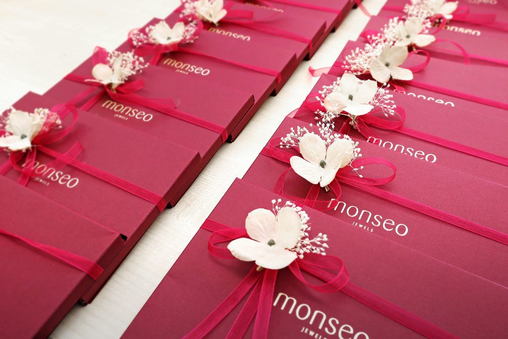  Ourivesaria comemora aniversário apresentando joias exclusivas - Jornal do Centro