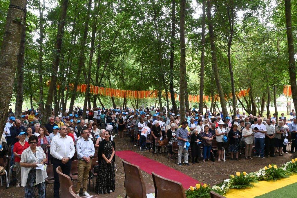  Encontro em Tarouca reúne famílias da Diocese de Lamego - Jornal do Centro