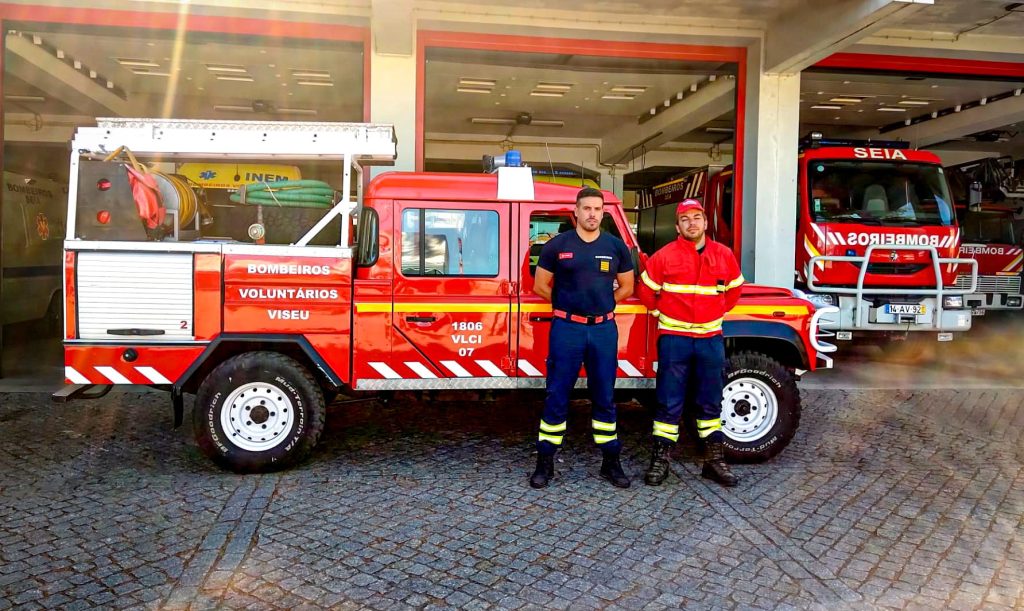  Veículo de combate a incêndios dos Voluntários de Viseu ajuda Bombeiros de Seia - Jornal do Centro