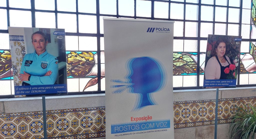  Violência doméstica retratada em exposição patente em Lamego - Jornal do Centro