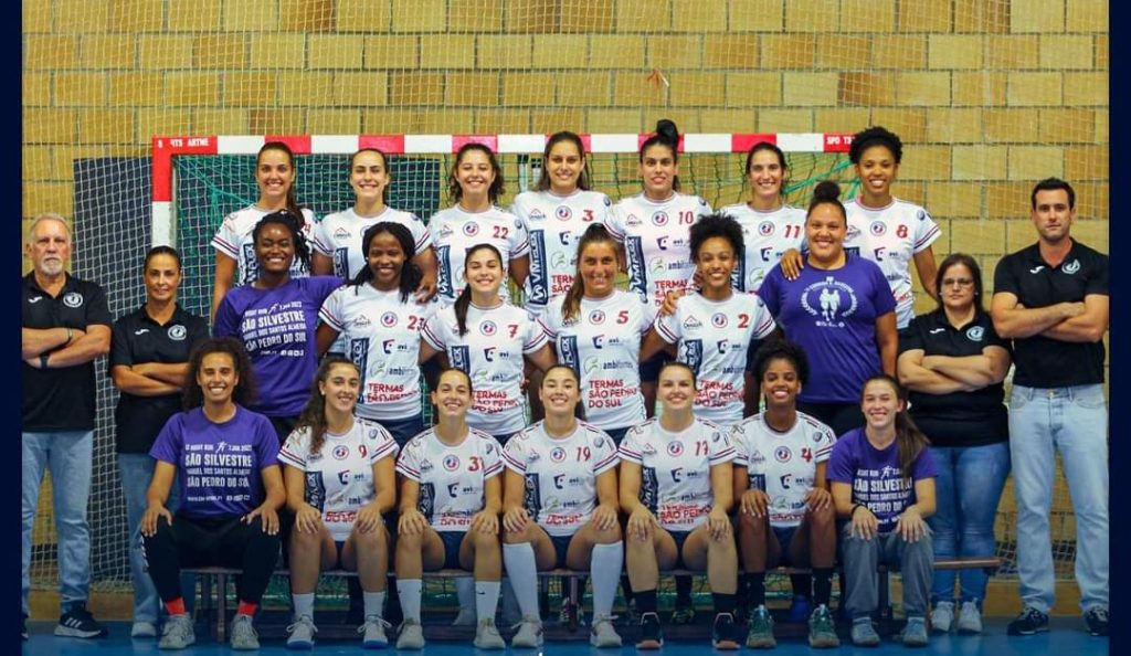  Andebol feminino: Academia quer ‘voar alto’ na Turquia - Jornal do Centro