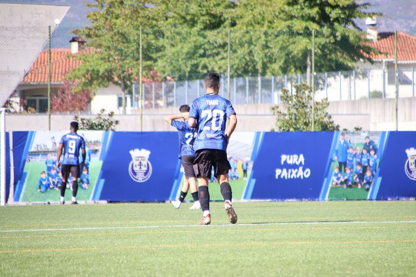  Oliveira de Frades e Lusitano Vildemoinhos na frente da Divisão de Honra - Jornal do Centro