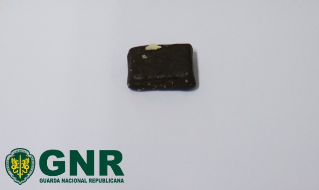  Detido com 80 doses de haxixe já tinha antecedentes criminais - Jornal do Centro