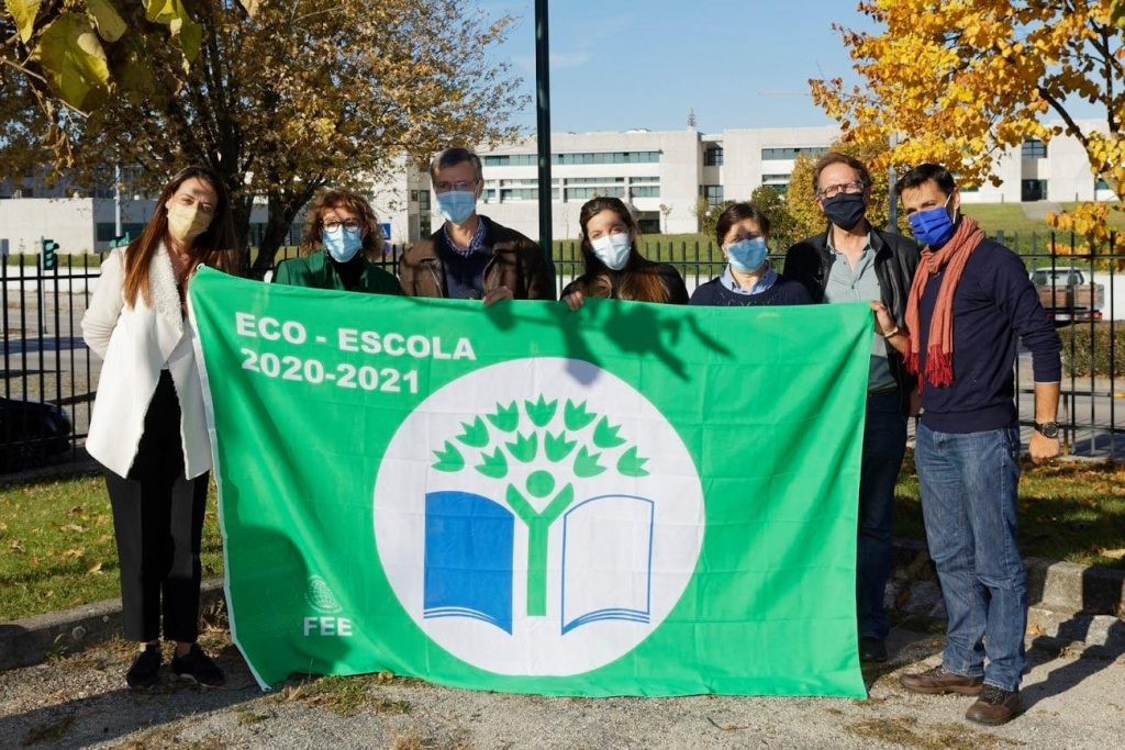 Agrupamento de escolas Infante D. Henrique distinguido com Bandeira Verde - Jornal do Centro