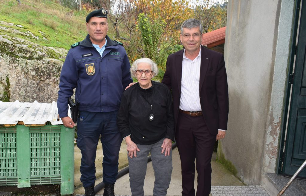  Botão SOS vai ajudar idosos de Penalva do Castelo - Jornal do Centro