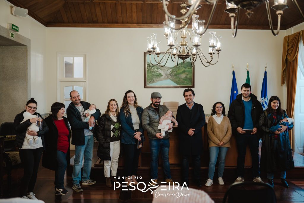  Famílias de S. João da Pesqueira recebem apoios à natalidade - Jornal do Centro