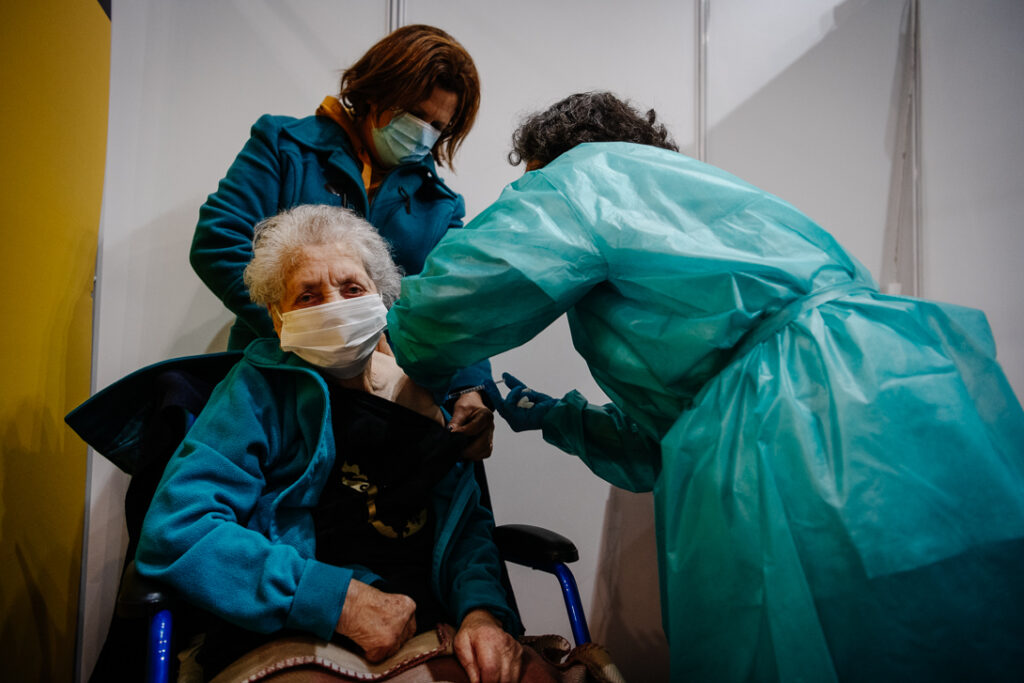  Mais de 50 mil pessoas agendaram vacinação no primeiro dia de funcionamento do portal - Jornal do Centro