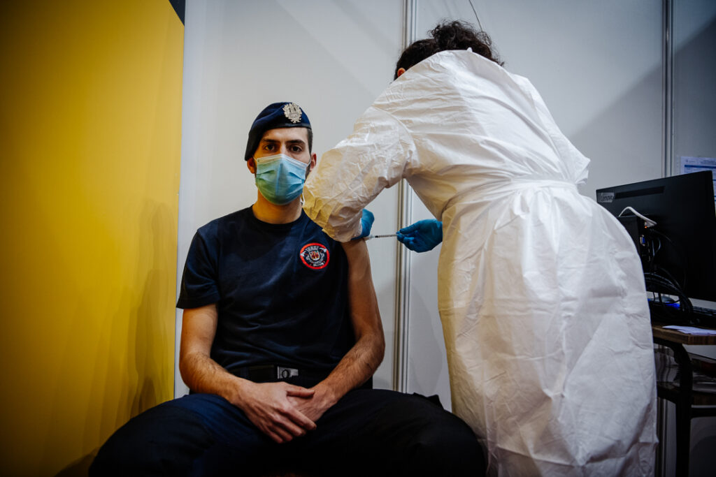  Mais de 700 bombeiros da região vão ser vacinados a partir da próxima segunda-feira - Jornal do Centro