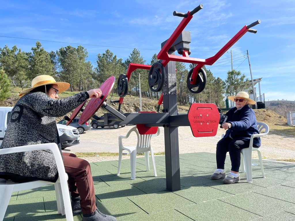  Instituição de Moimenta da Beira cria parque ao ar livre para os idosos - Jornal do Centro