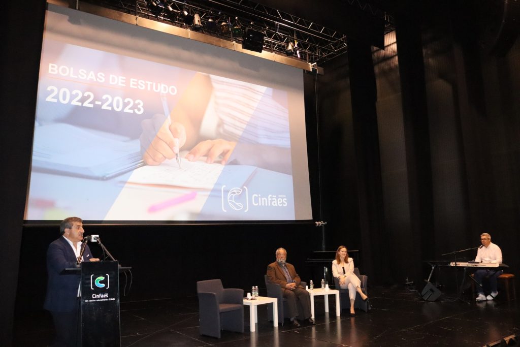  Alunos do ensino superior de Cinfães recebem bolsas de estudo - Jornal do Centro