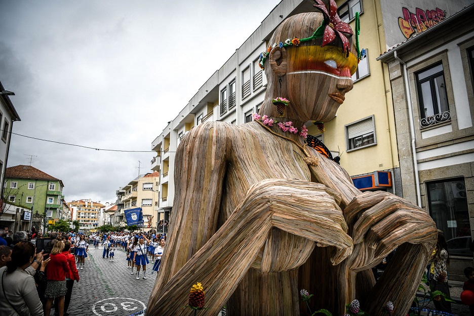  Cavalhadas de Vildemoinhos saem à rua esta segunda-feira com 21 carros - Jornal do Centro
