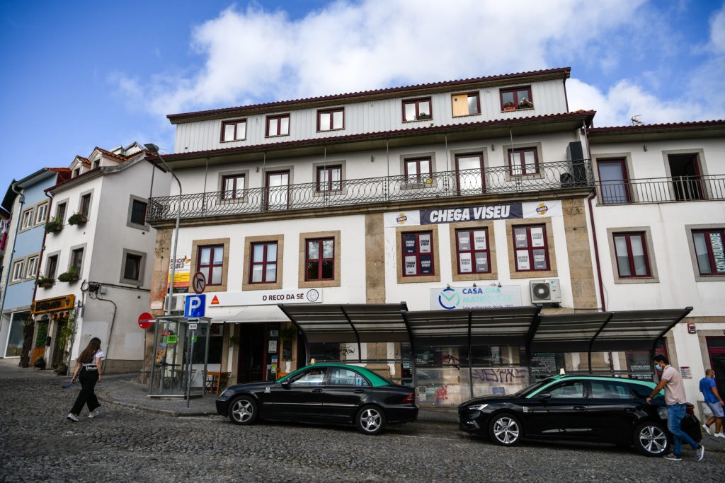  Agressões físicas e insultos homofóbicos envolvem dirigentes do Chega em Viseu - Jornal do Centro