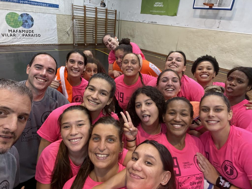 Aí está a Primeira Divisão feminina de andebol. Academia começa em casa - Jornal do Centro