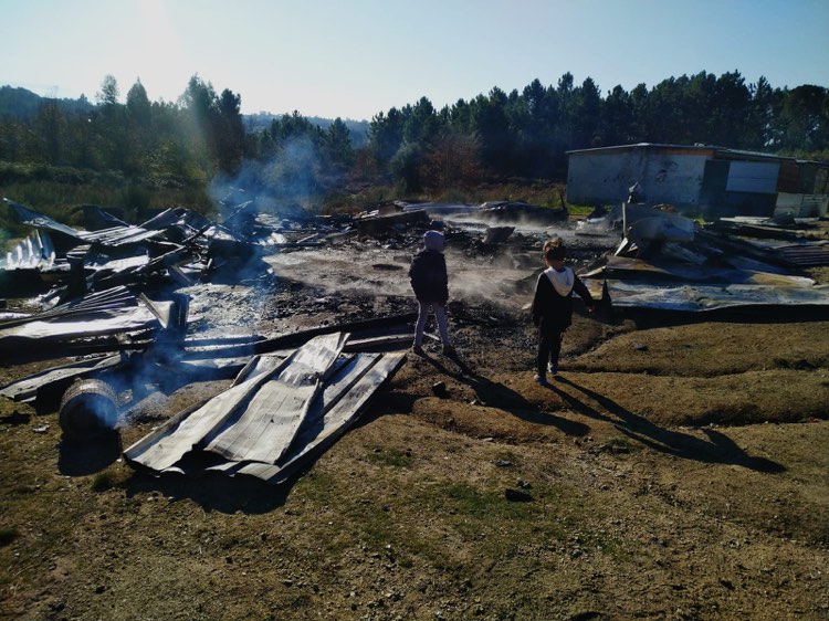  Incêndio deixa família sem teto em Viseu - Jornal do Centro