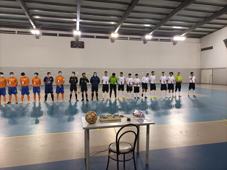  Violência mancha jogo de futsal entre Lamego e Viseu 2001 - Jornal do Centro