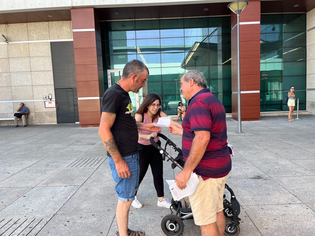  Sindicato de hotelaria do Centro entrega folhetos a denunciar problemas do setor - Jornal do Centro