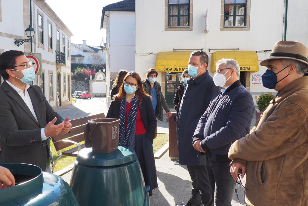  Escolas e IPSS de Tondela vão transformar restos de fruta em fertilizantes - Jornal do Centro