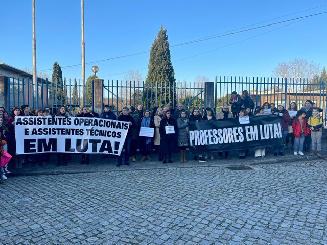  Greve de funcionários e professores fecha escolas em Mortágua - Jornal do Centro