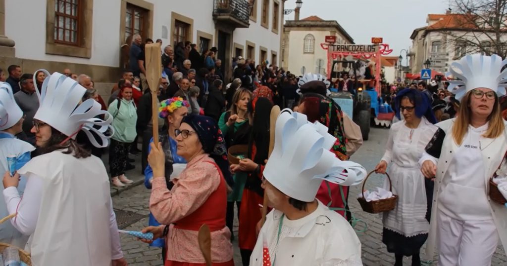  Desfile faz a festa do Carnaval em Penalva do Castelo - Jornal do Centro