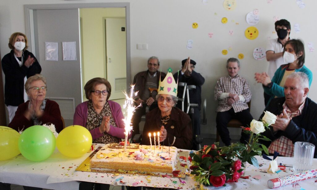  Idosa fez 100 anos em lar de Lamego - Jornal do Centro