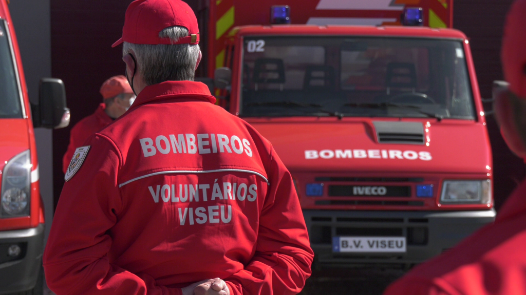 Bombeiros Voluntários de Viseu organizam prova de obstáculos no centro histórico - Jornal do Centro