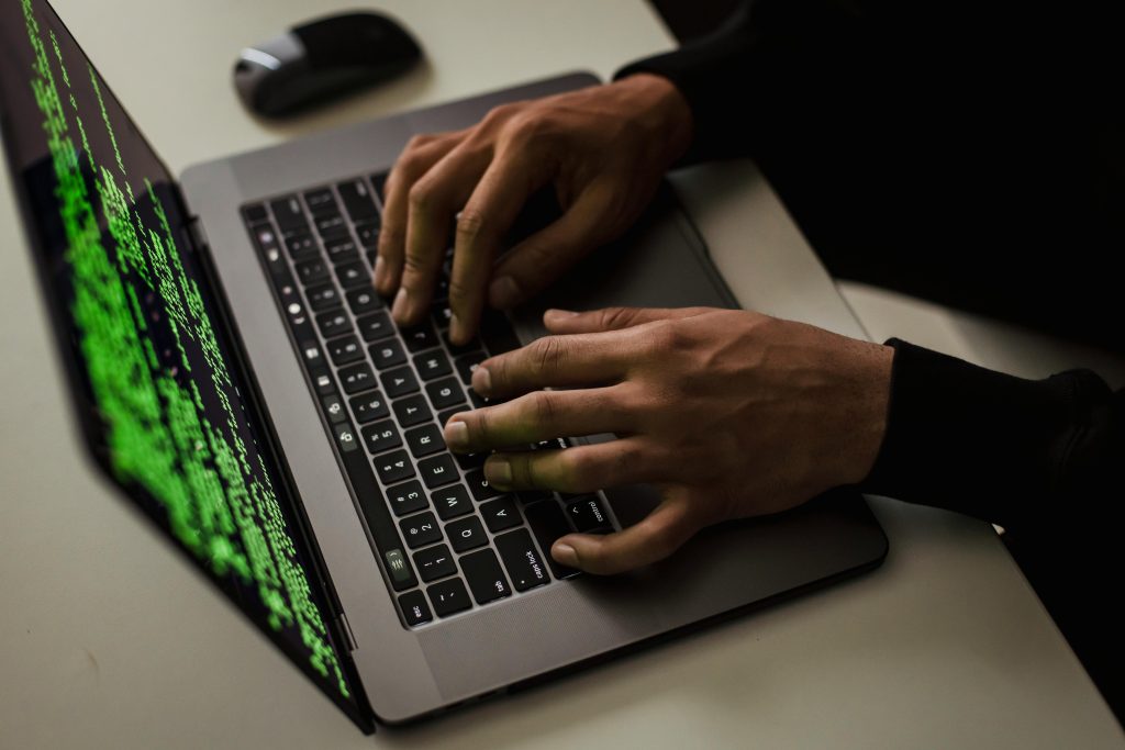  Reino Unido decide extraditar hacker de Viseu para os Estados Unidos - Jornal do Centro