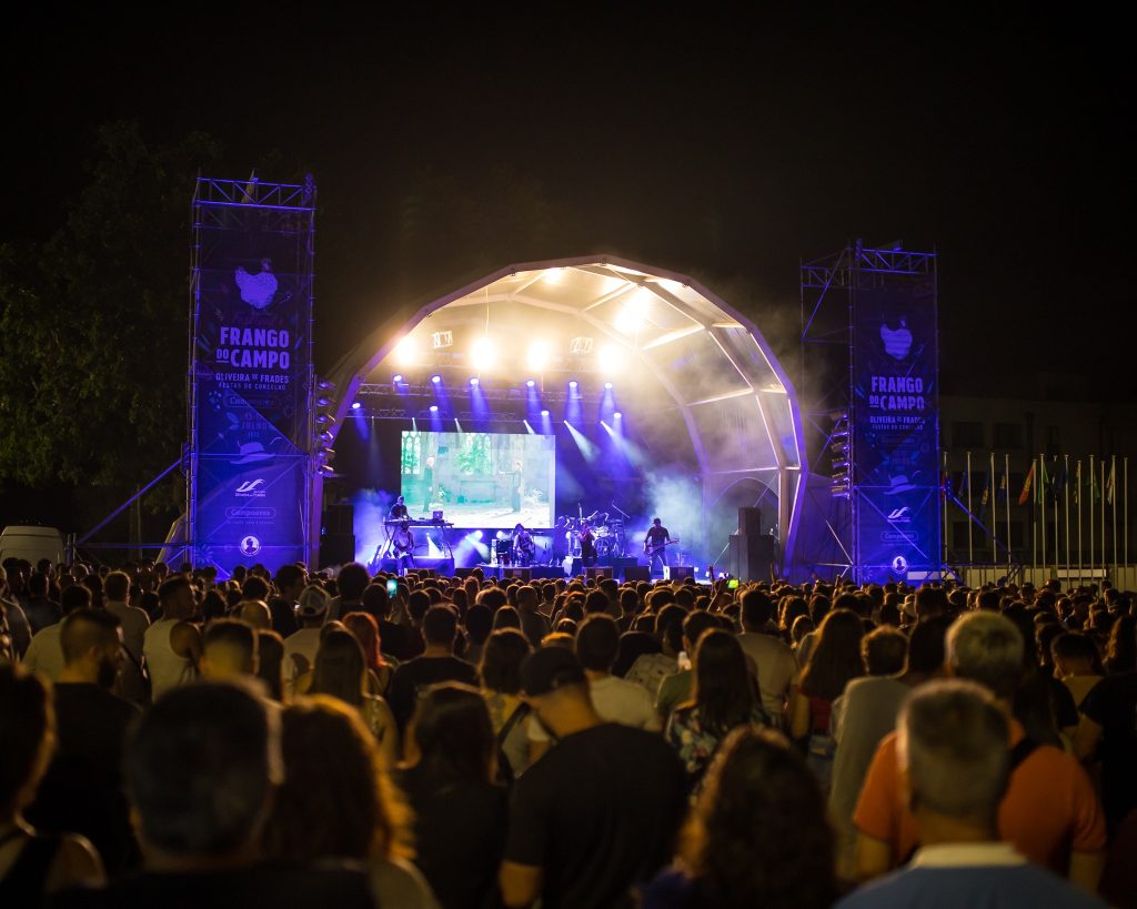  Nininho Vaz Maia, Piruka e Nuno Ribeiro no Festival Frango do Campo em Oliveira de Frades - Jornal do Centro