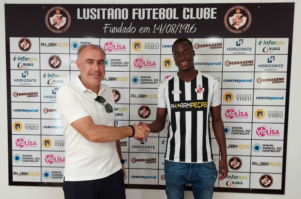  Lusitano contrata defesa ao Pêro Pinheiro - Jornal do Centro