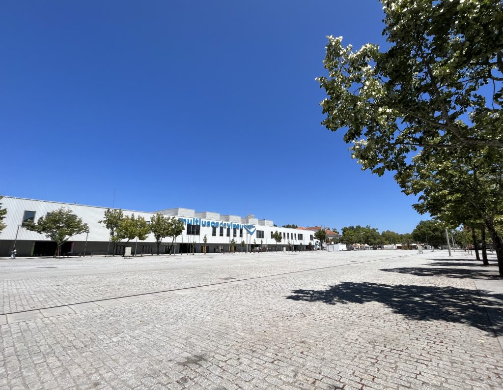  Feira de São Mateus: Espaço das diversões continua vazio, mas cenário vai mudar nas próximas horas - Jornal do Centro