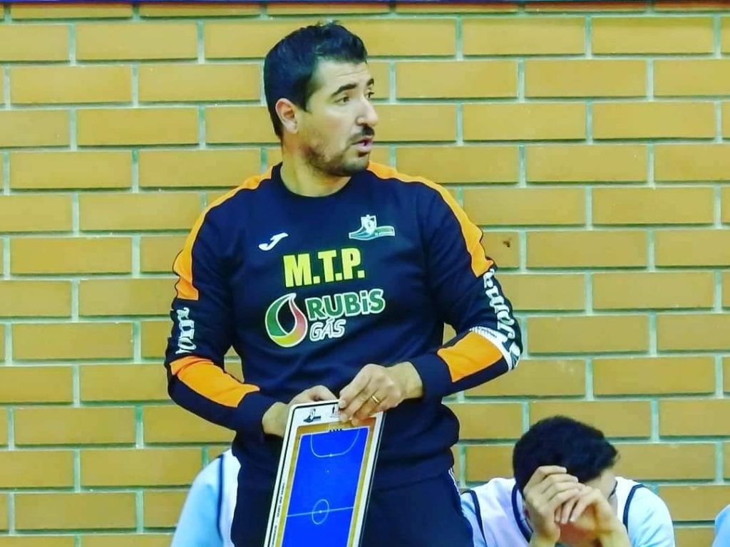  Treinador de Resende é o Team Manager da seleção angolana de futsal - Jornal do Centro