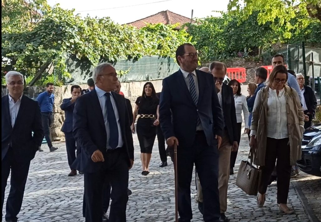  Nenhum aluno fica fora da escola pública, garante ministro da Educação em São Pedro do Sul - Jornal do Centro