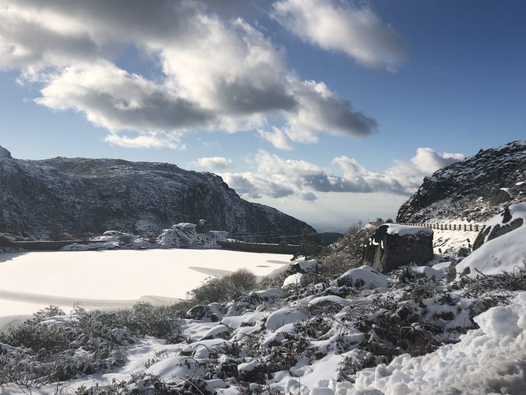  Neve obriga a cortar estradas na Serra da Estrela e em Resende - Jornal do Centro