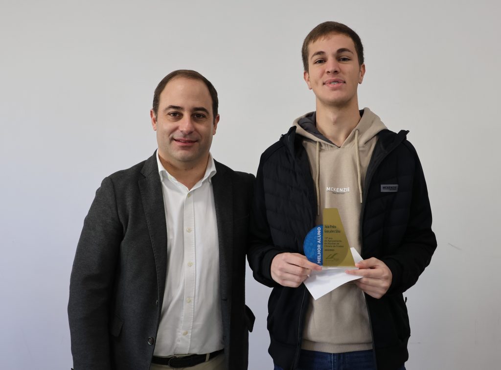  Prémio de mil euros para melhor aluno que terminou o secundário em Oliveira de Frades - Jornal do Centro