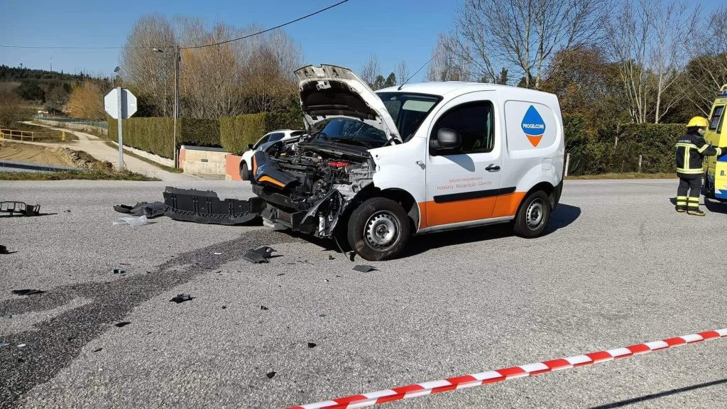 Colisão em zona de “grande sinistralidade” provocou dois feridos - Jornal do Centro