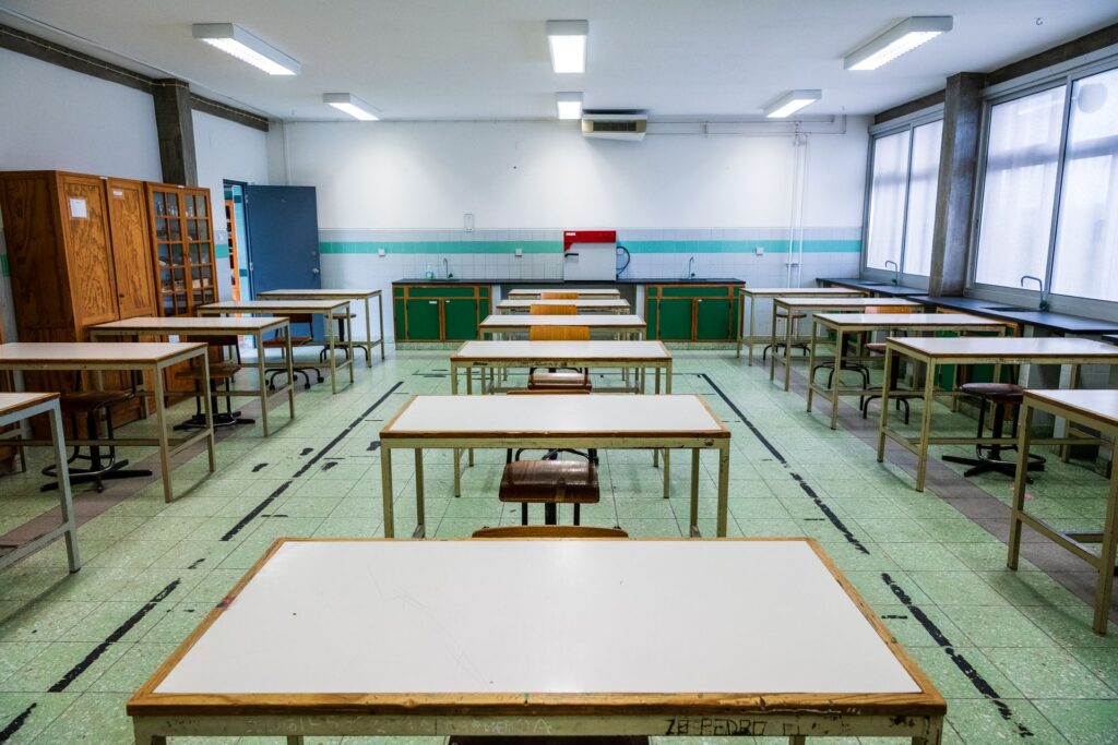  Aulas em Viseu arrancam a 17 de setembro. Pré-escolar com bibes iguais para todos - Jornal do Centro