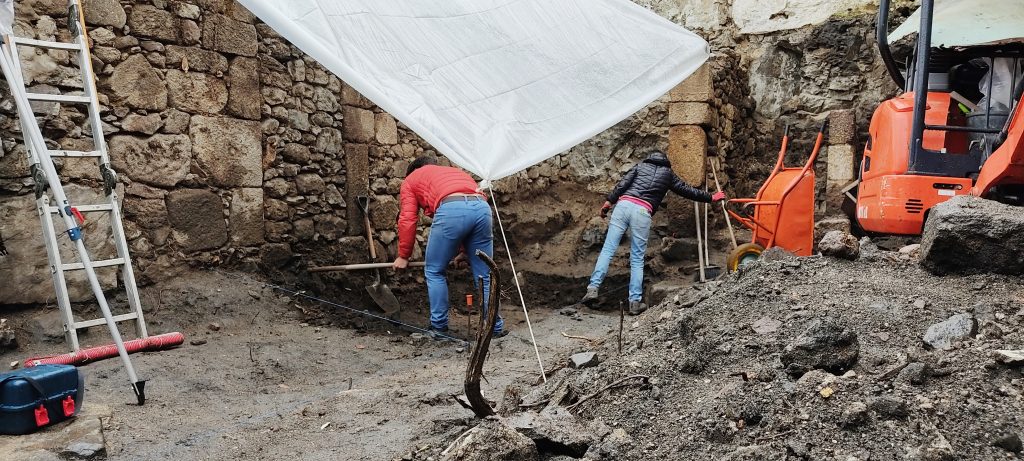  Lamego: trabalhos arqueológicos na Casa do Horto - Jornal do Centro
