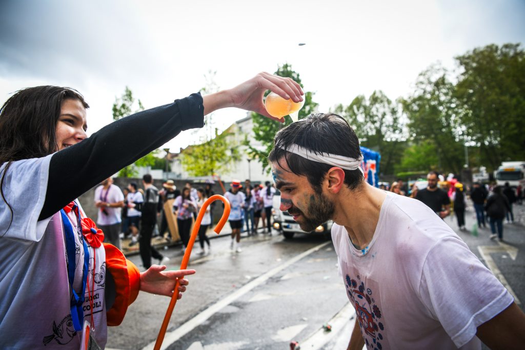  Viseu: Cortejo da latada académica condiciona trânsito na cidade - Jornal do Centro