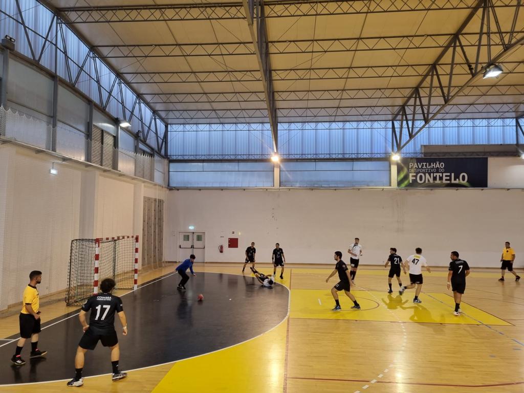  Andebol: entre o Académico e a Académica… ganha o Académico - Jornal do Centro