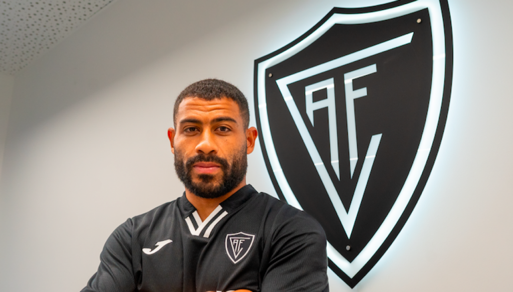  Académico de Viseu segura Yuri Araújo até 2025