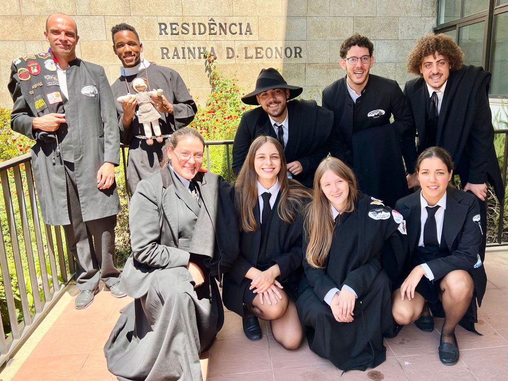  Estudantina de Viseu fez ‘atuação especial’ para os avós - Jornal do Centro