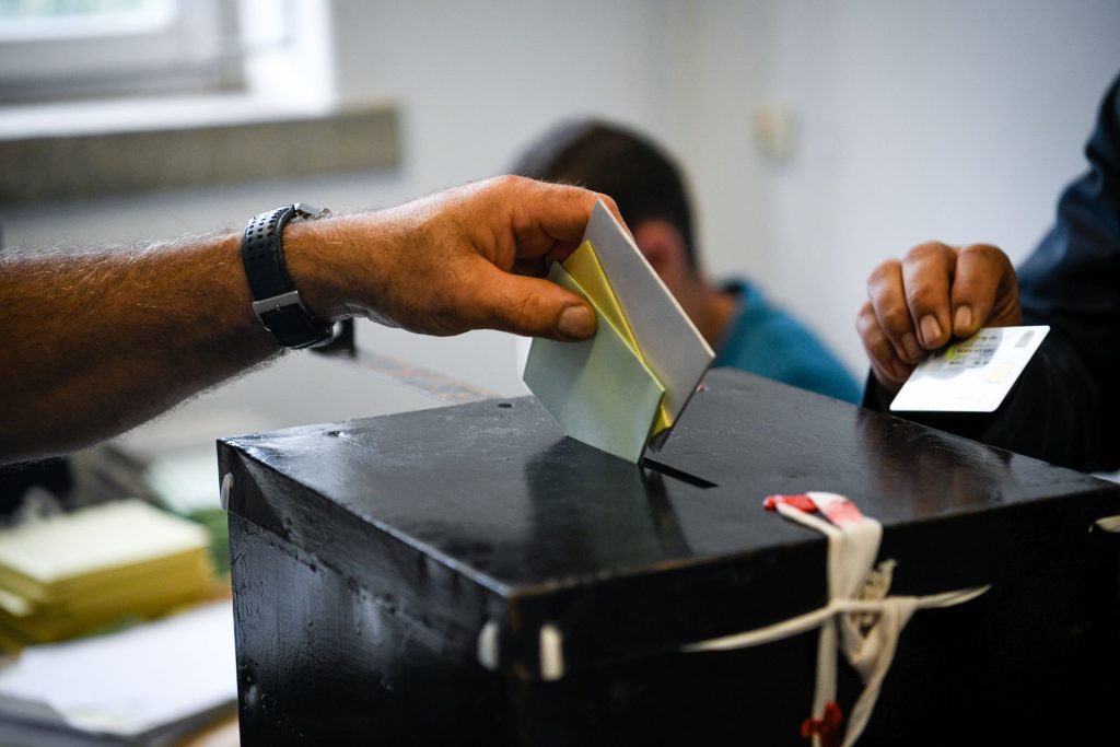  Legislativas: eleitores em isolamento devido à Covid-19 podem votar a 30 de janeiro - Jornal do Centro