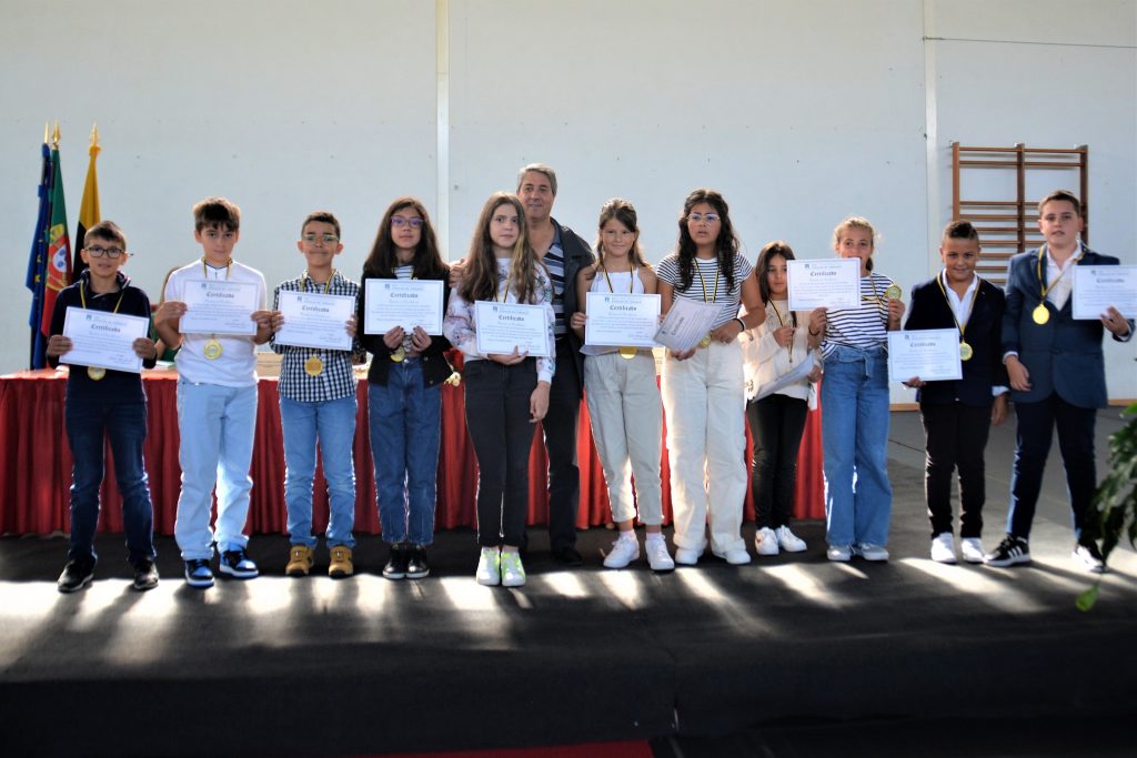  Tabuaço: Prémio Abel Botelho entregue aos 18 melhores alunos - Jornal do Centro